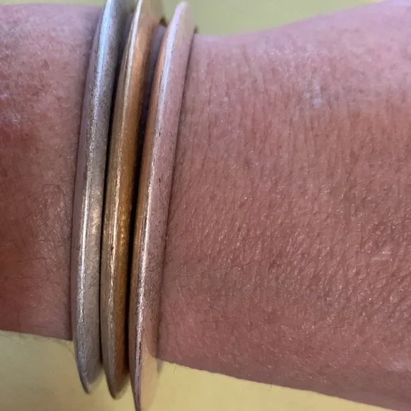 Three bracelets - Picture 2 of 6